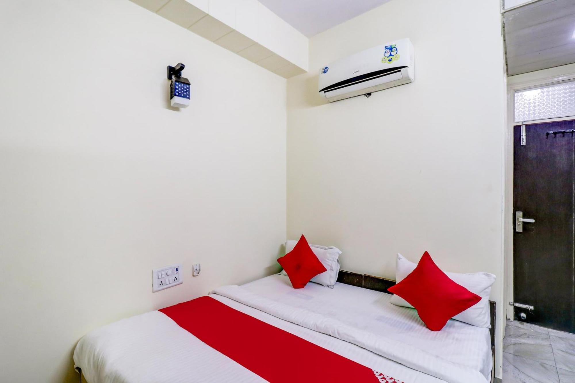 Hotel O Rs Hotels Near Pitampura Metro Delhi  Exterior photo