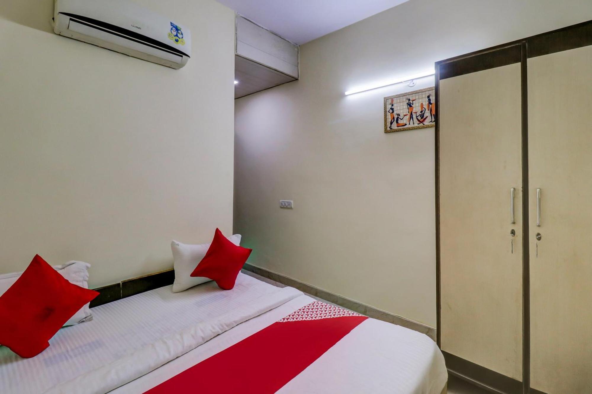 Hotel O Rs Hotels Near Pitampura Metro Delhi  Exterior photo