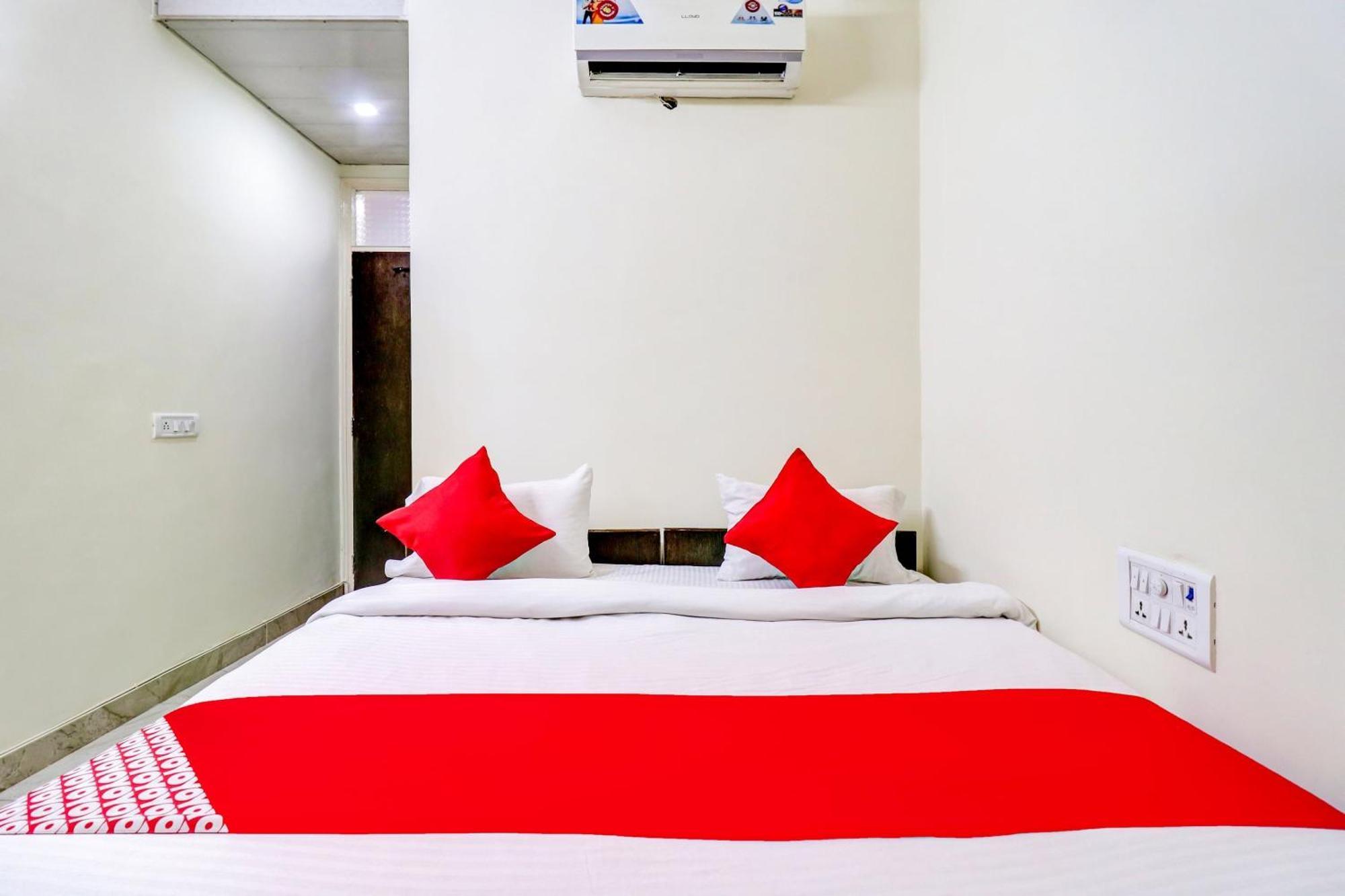 Hotel O Rs Hotels Near Pitampura Metro Delhi  Exterior photo